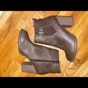 LIKE NEW - ALDO - ARAOCLYA ANKLE BOOT